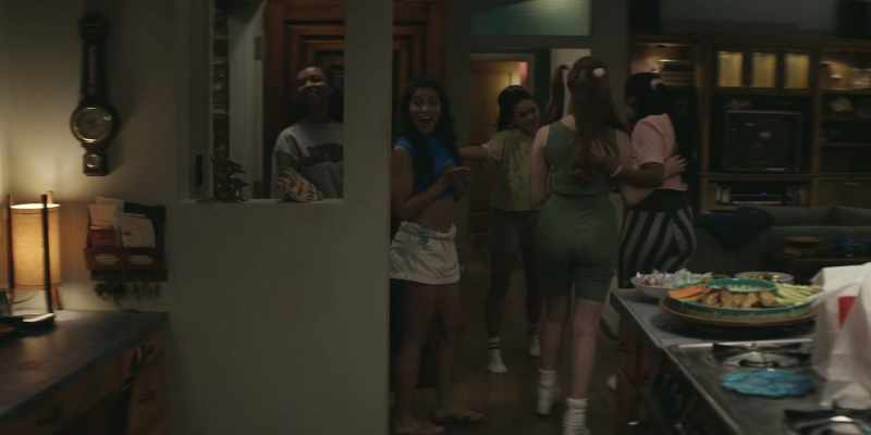 [overlapping chatter]