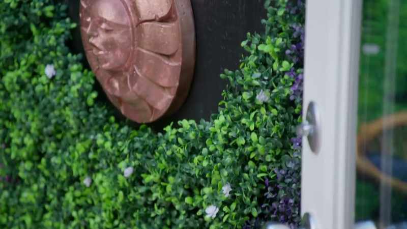 [Paige] This greenery on the wall is actually faux greenery