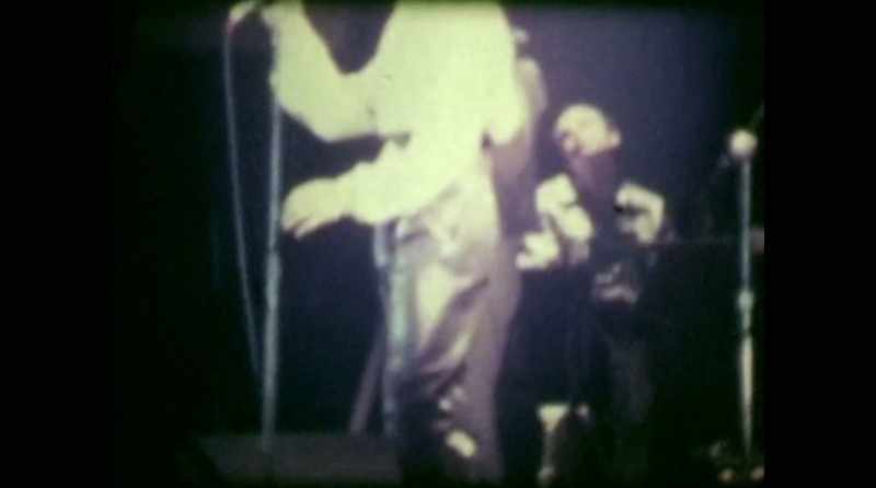 �� Pale blinds drawn all day ♪
