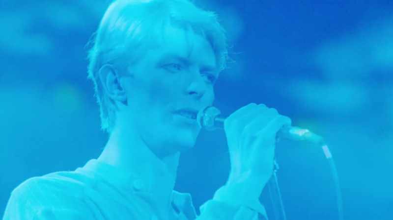 �� Pale blinds drawn all day ♪