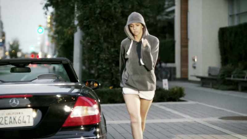 [PAPARAZZI CLAMORING]