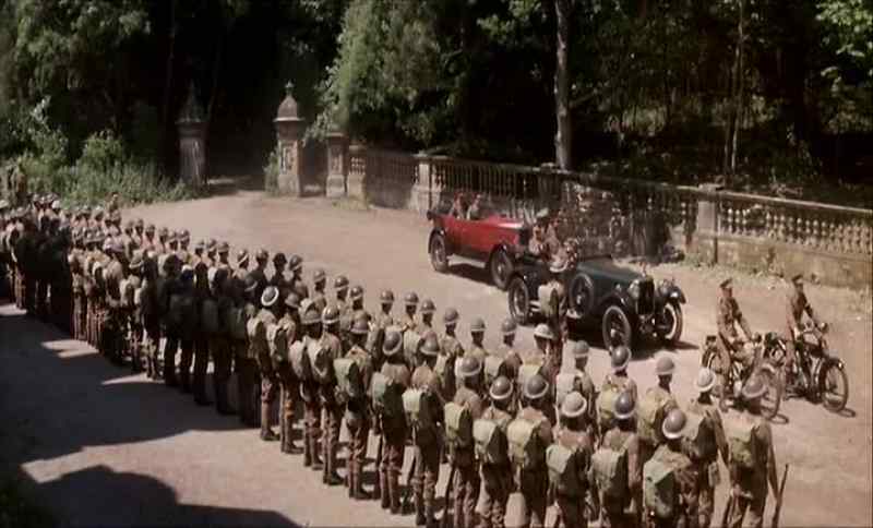 Parade, attention!