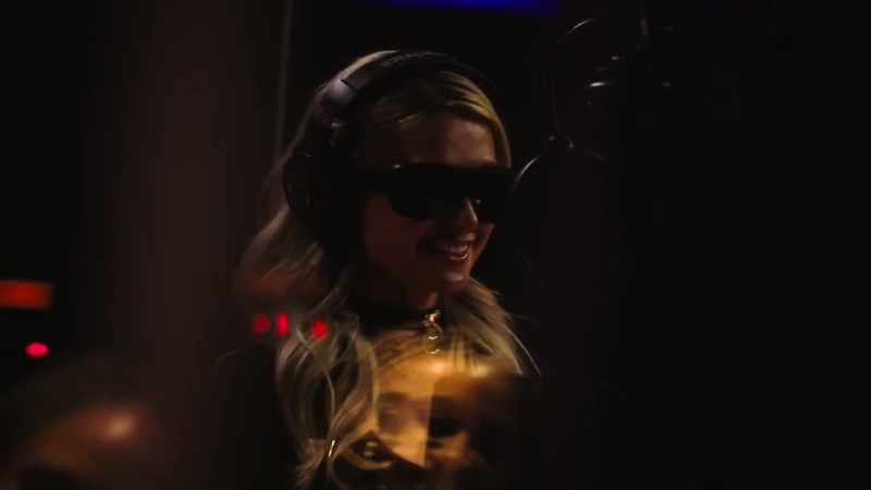 Paris ( bleep ) Hilton