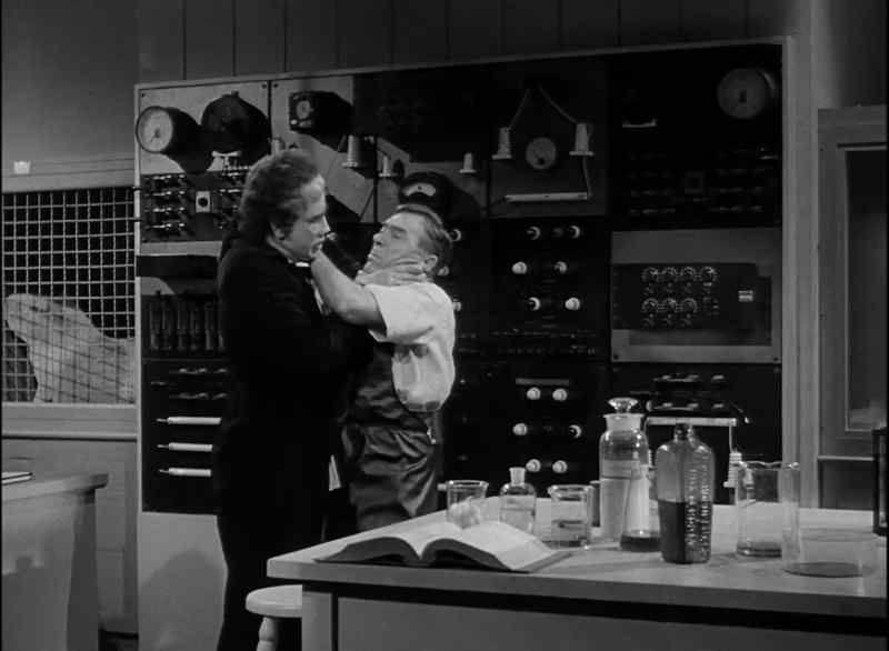 Paul! - Eric is dead. Do you hear me?