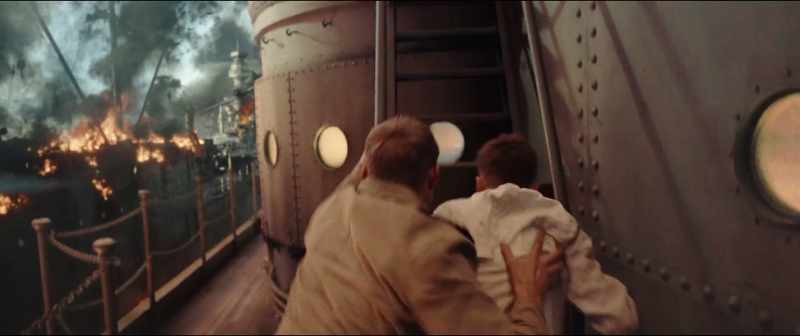 [Pearce] Sully, get up! Come on! - [grunts]