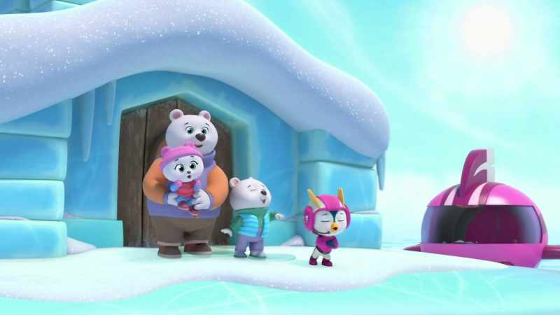 penny-and-anyu-look-at-snow