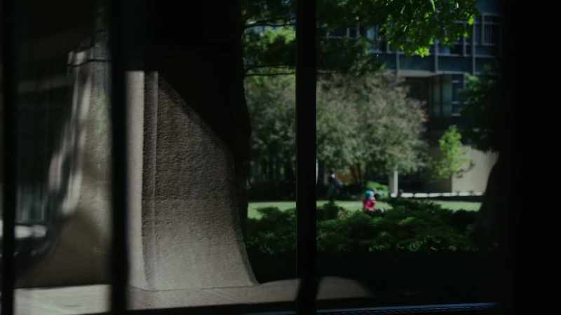 people-chattering-indistinctly