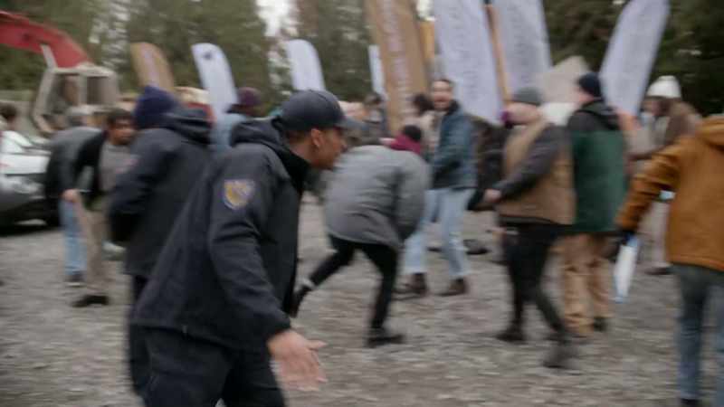 (people screaming) JAKE: Everybody