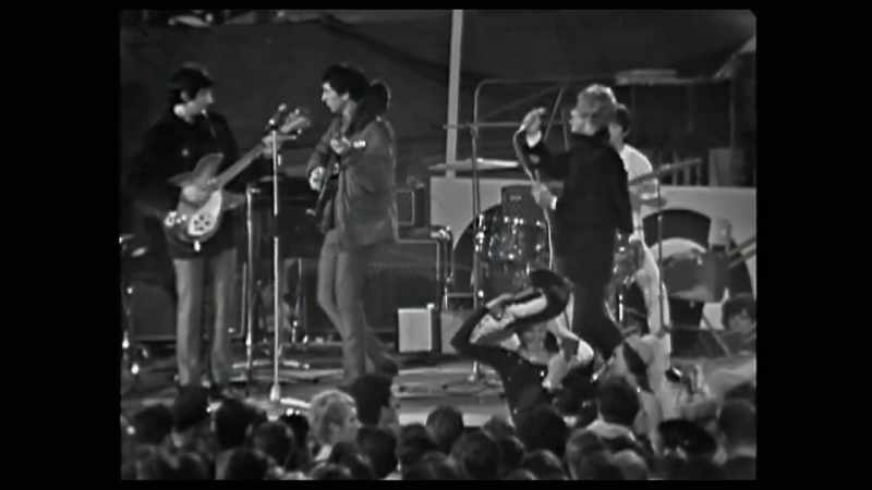 �� People try to put us down ♪ -♪ Talkin' 'bout my generation ♪