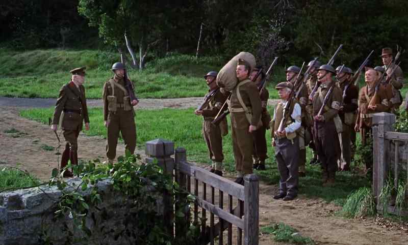 Permission to move off, sir. - Carry on, sergeant