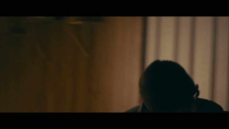 (person knocking on door)