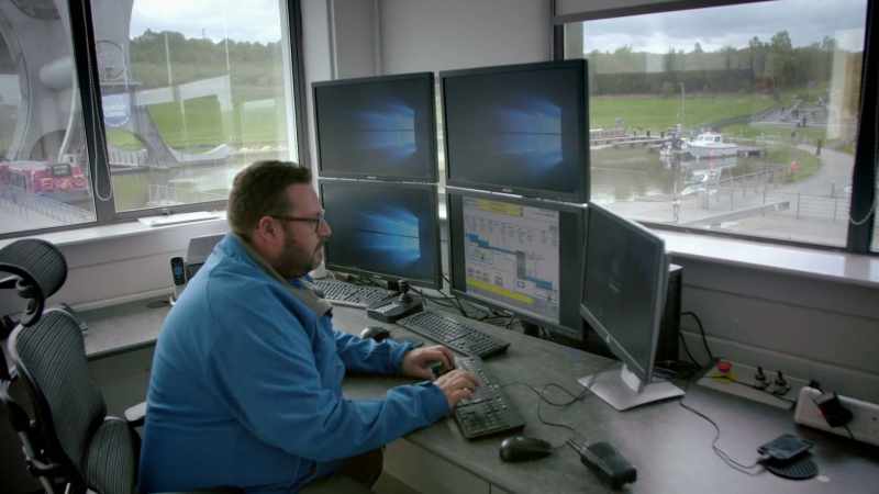 Peter's colleagues in the operation room