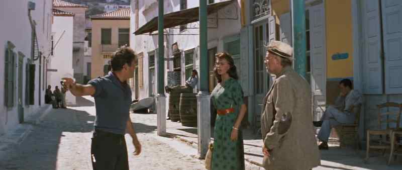 Phaedra, aren't we going with the boat? - No, let's go!