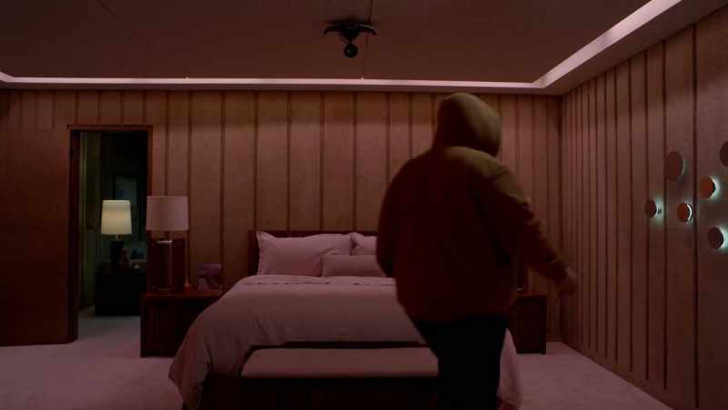 PHILBERT: Hi, this is Bob. Bob. Shoulders back. Bob. Hi