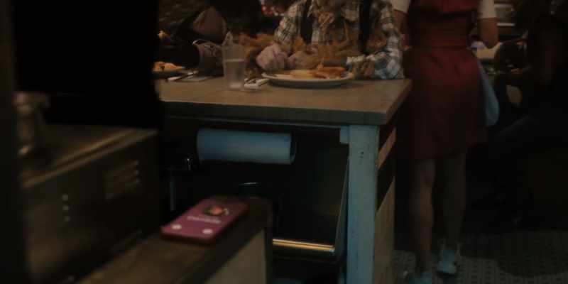 [phone buzzing] -♪ Party in the mummy's tomb ♪
