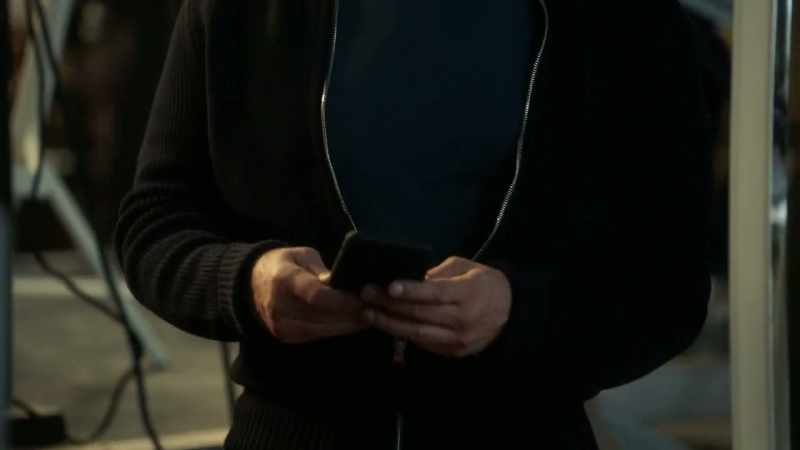 (phone chimes)