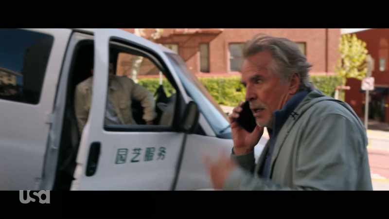 �(phone ringing) ‐MAN (on TV): This was absolutely beautiful