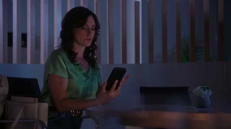 (phone rings)