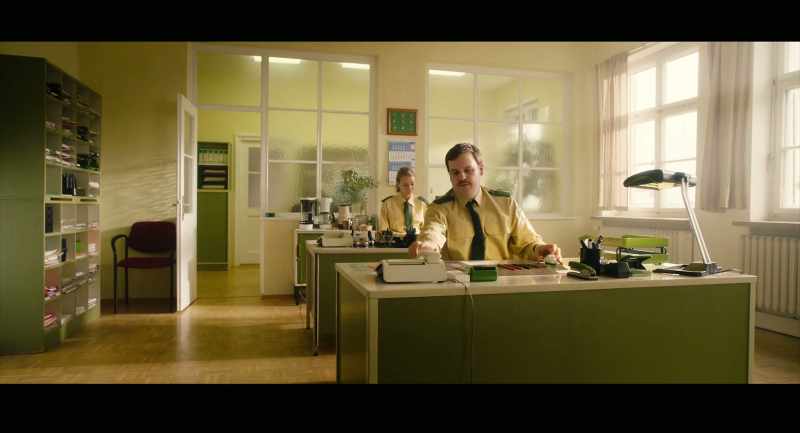 (phone rings)