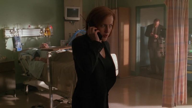 (phone rings) - (woman) Hello?
