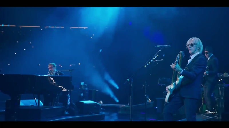 �� Piano man, he makes his stand ♪