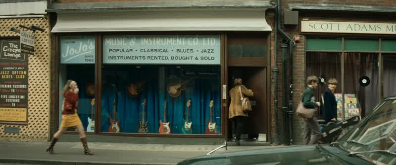 Piano players I've got ten a penny mateI sing tooWhat sort of stuffUh anything uhRock soul country and westernBloody hell I'm gonna shoot the next piano playerwho sings Streets of LaredoUh well I