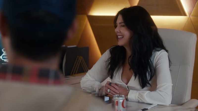 (pigs squealing)