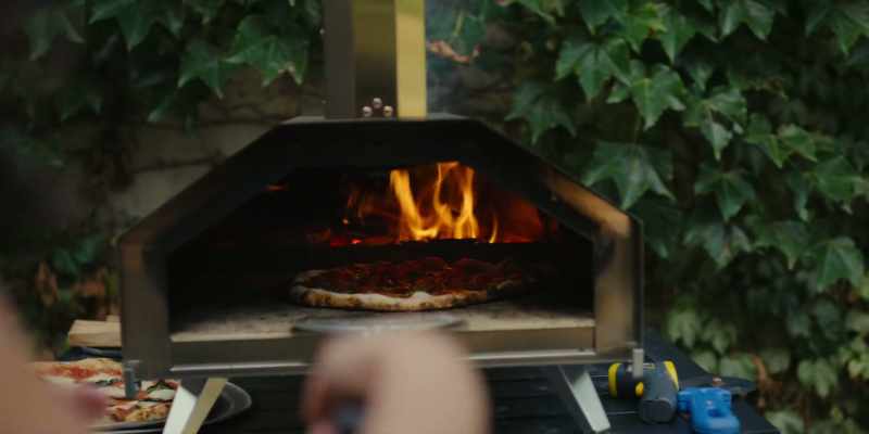 Pizzeria Lola became very popular