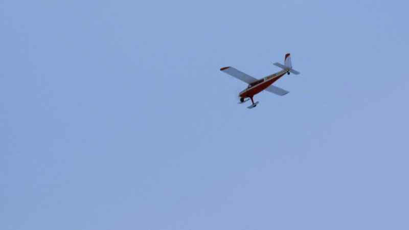 [ PLANE ENGINE HUMMING ]