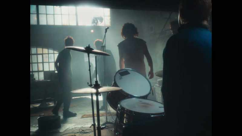 Play the riff. - What? What riff?