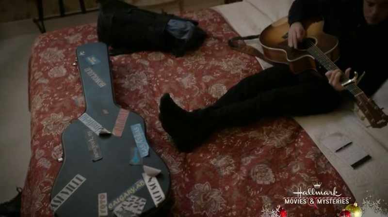 [playing guitar] ♪