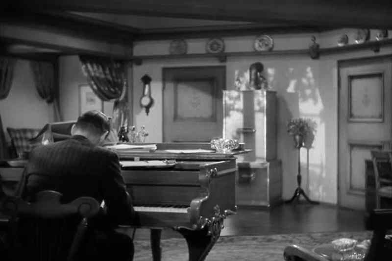 (PLAYING MELODY)