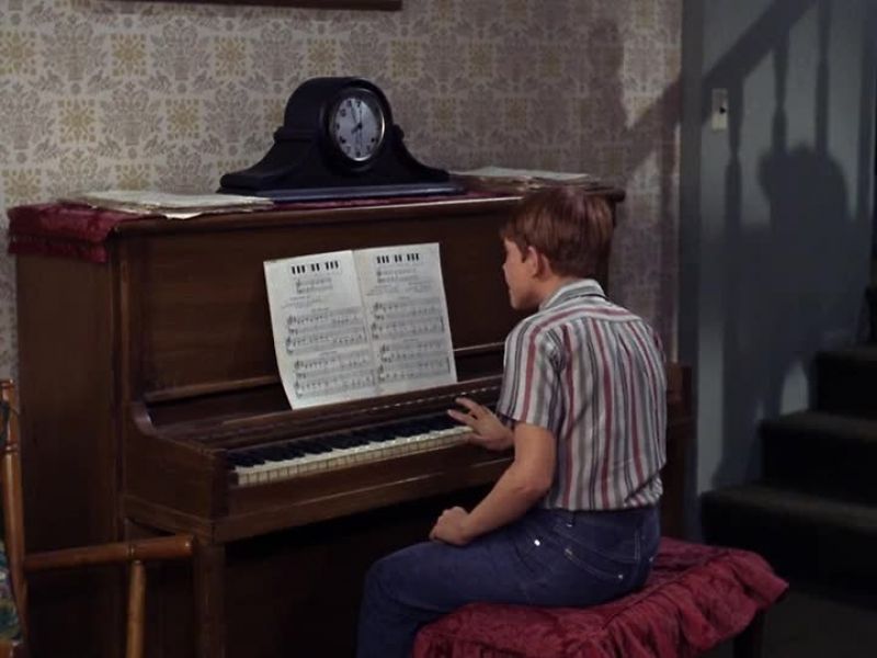 [ PLAYING SCALE WITH OCCASIONAL WRONG NOTES ]