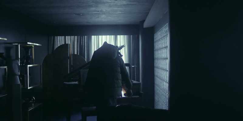 [plays piano key]