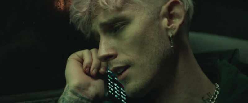 Please don't hang up. - I told you I'm working