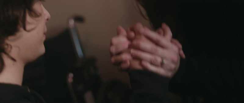 Please just hold my hands. - Mama