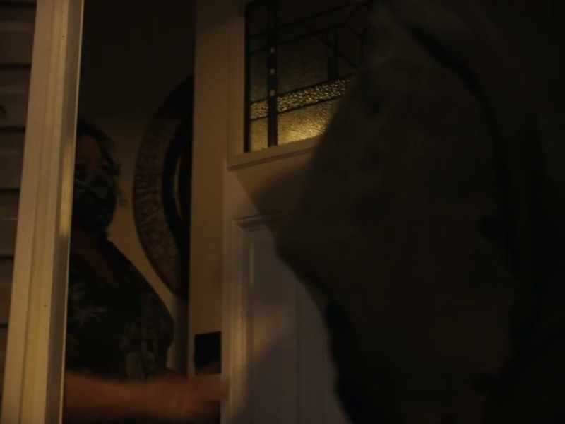 Please leave. - Lo siento! Lo siento!