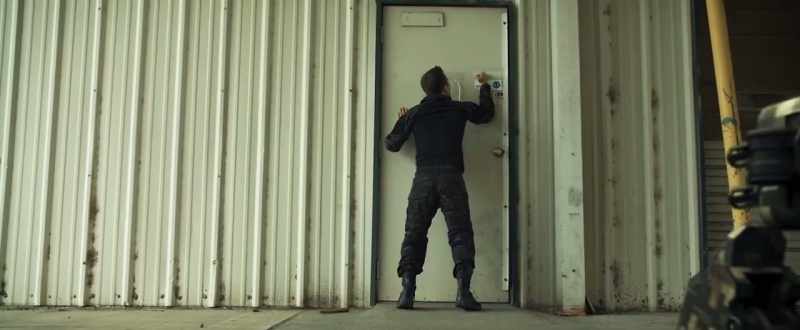 Please, let me back in, please! General!
