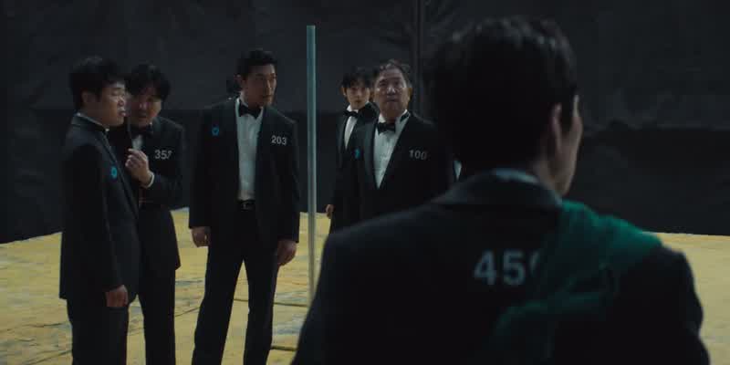 Please press the buttonon the ground to start the first round