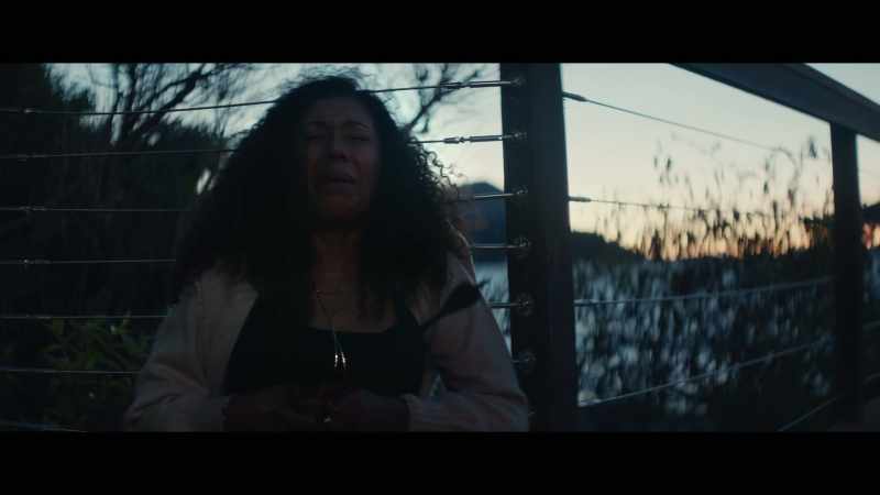 Please, somebody help me. I need an ambulance. Please!