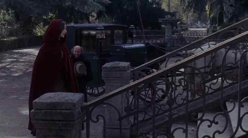 Please wait for us here. - Please, madame, I can't wait