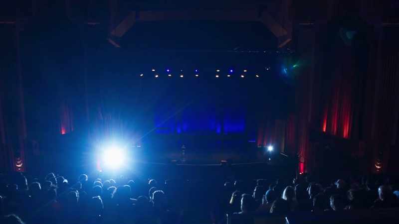 Please welcome to the stage