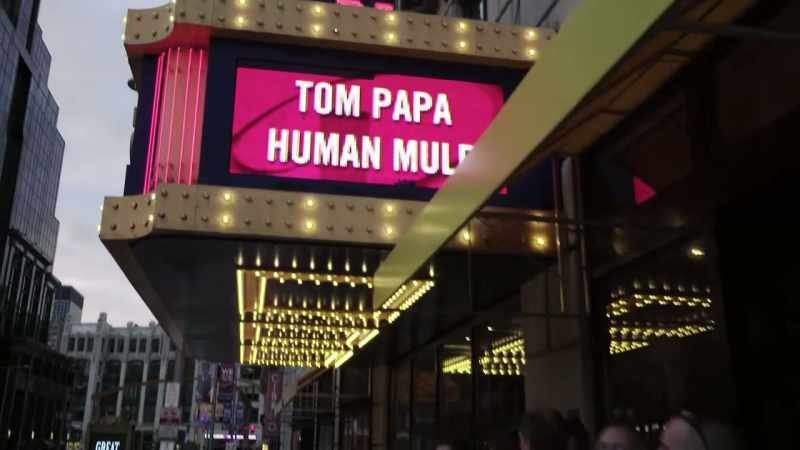Please welcome to the stage&nbsp; Tom Papa
