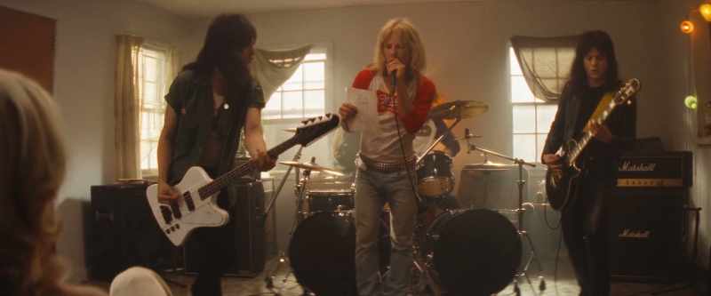 �� Plug me in, I'm alive tonight ♪