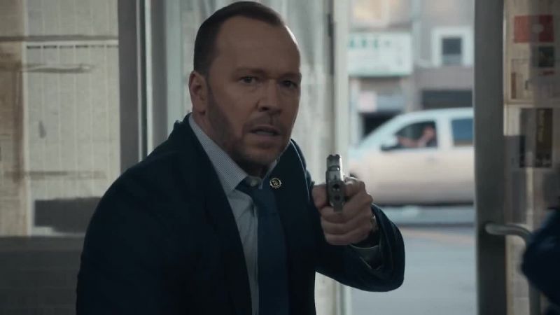 Police! Don't move!