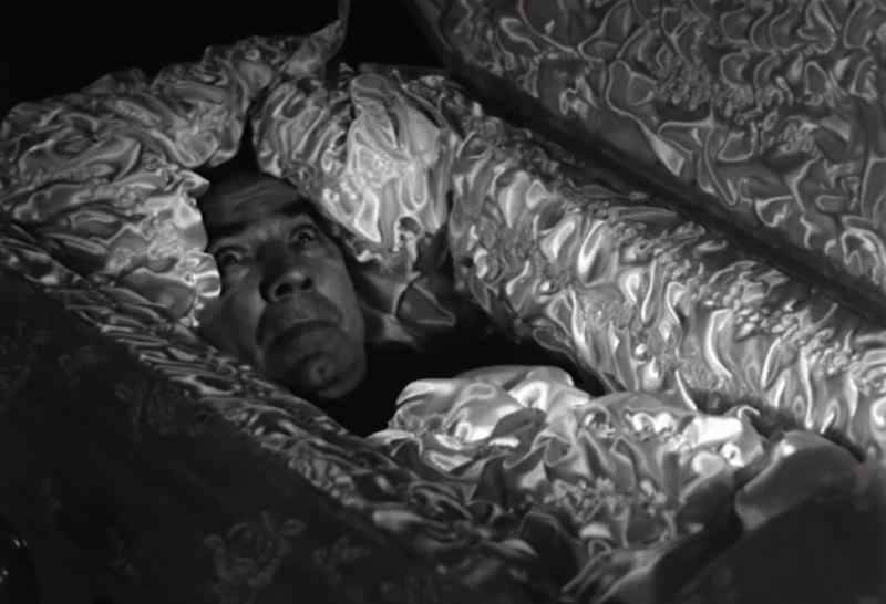 POLICE OFFICER: Hey Pete, it's a corpse, all right