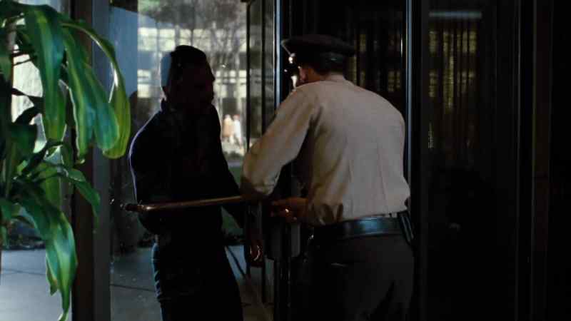 Police officer! Open up!
