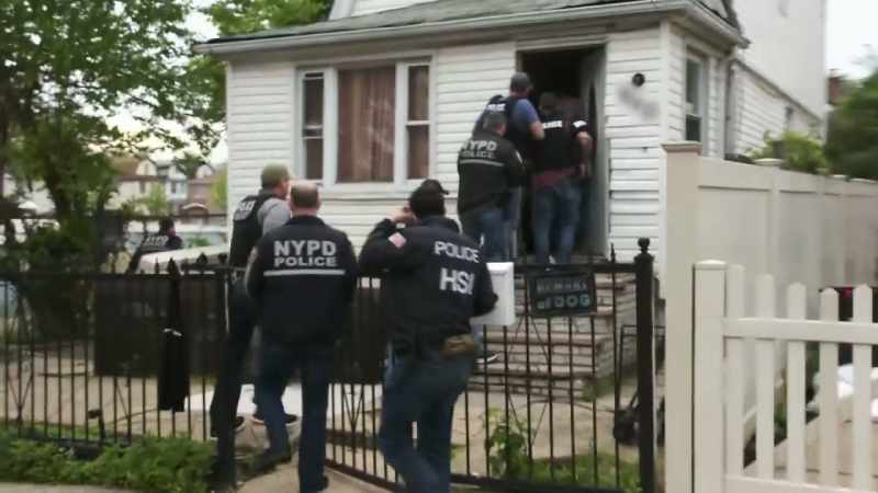 Police, search warrant!