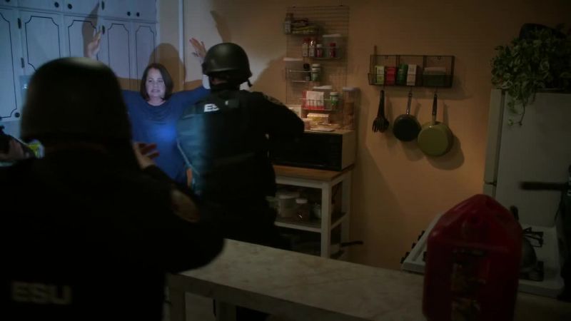 Police! Show me your hands!