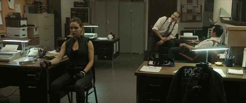Pop him in cage one, Matt? -Yeah. Then come back for her